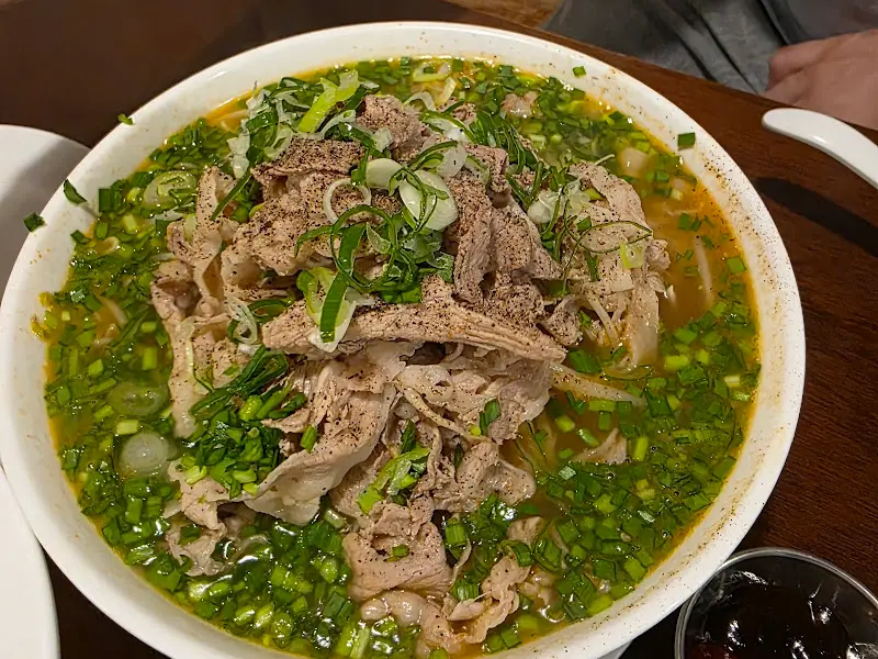 고기가 듬뿍 들어간 쌀국수