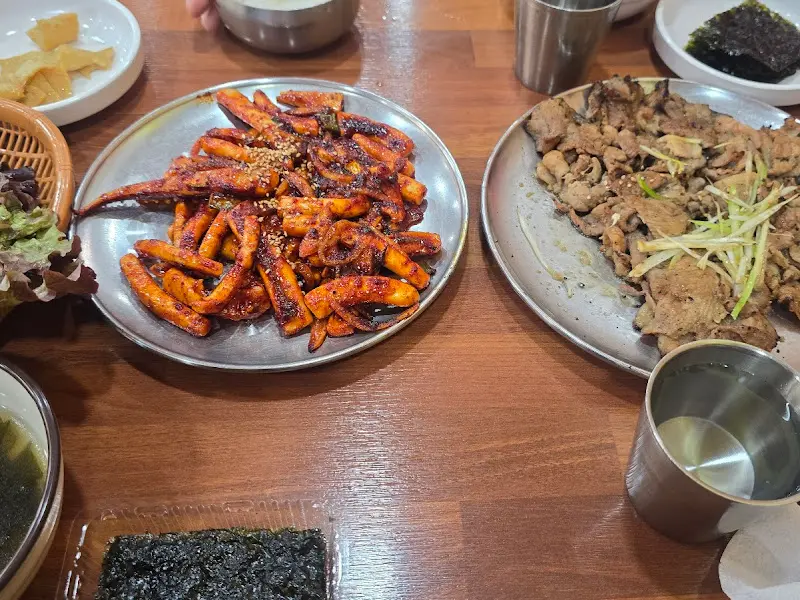 석쇠불고기와 오징어볶음