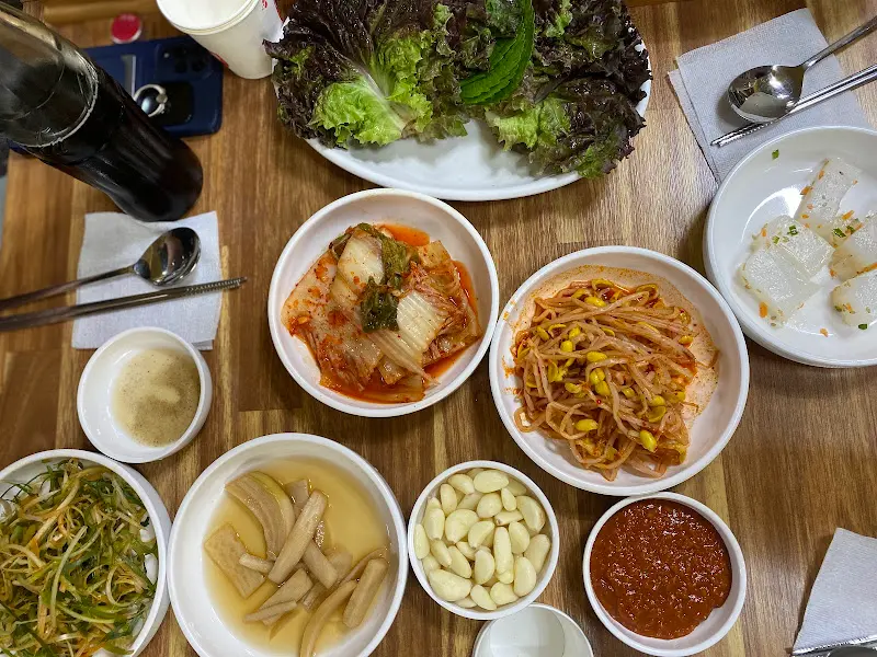 신사강정육점식당 밑반찬