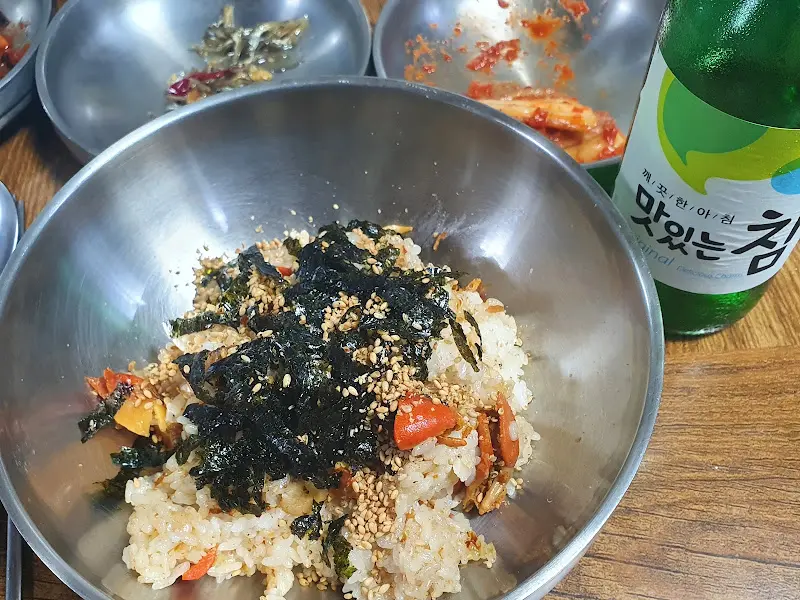 윤기 좔좔 홍합밥