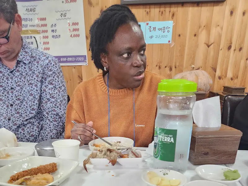 소박하지만 정겨운 식당 내부 모습