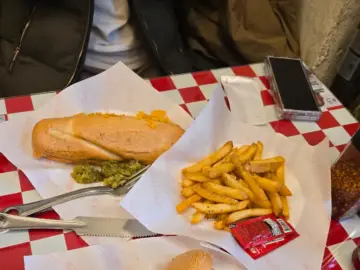 화성행궁 옆, 수원 에서 맛보는 자유로운 미국 필리치즈 스테이크 맛집 여정