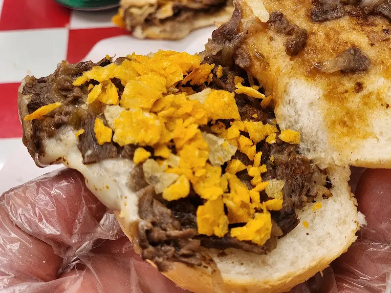 필리 치즈 스테이크 샌드위치 단면