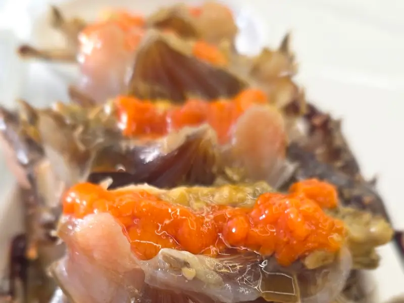 싱싱한 알이 가득 찬 간장게장