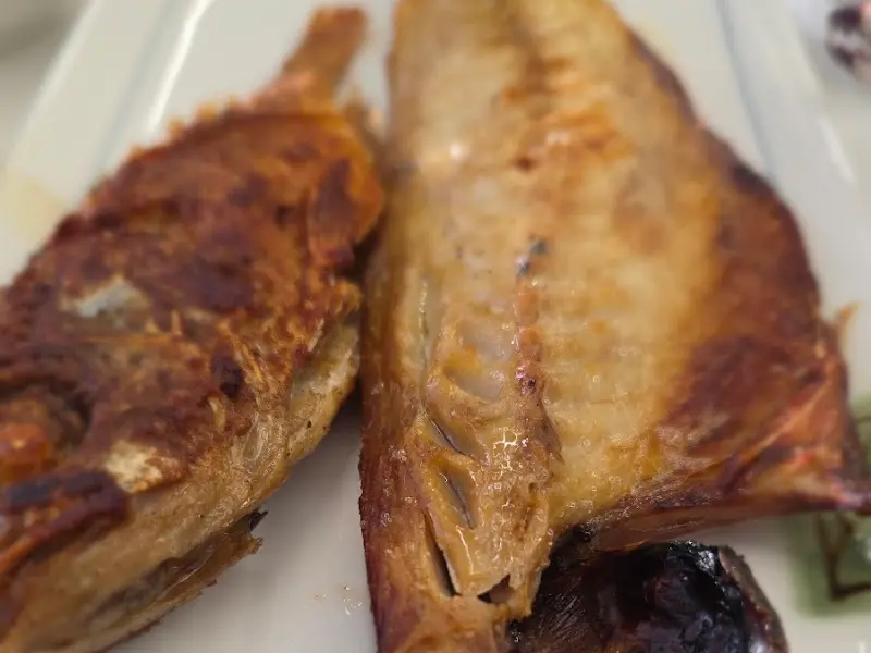 노릇하게 구워진 생선구이