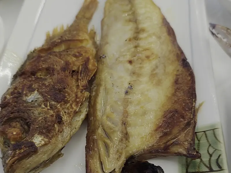 윤기가 자르르 흐르는 생선구이