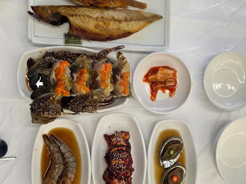 정갈하게 차려진 한 상