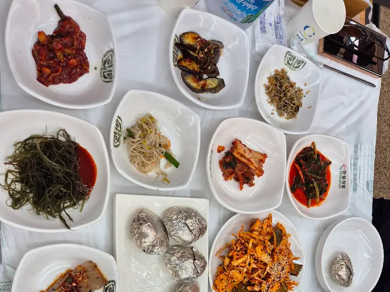 다양한 밑반찬들