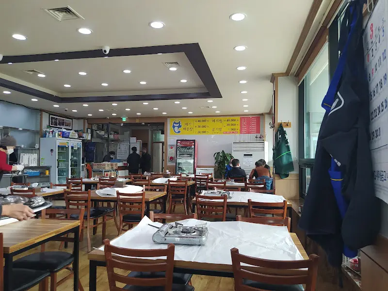 깔끔한 식당 내부