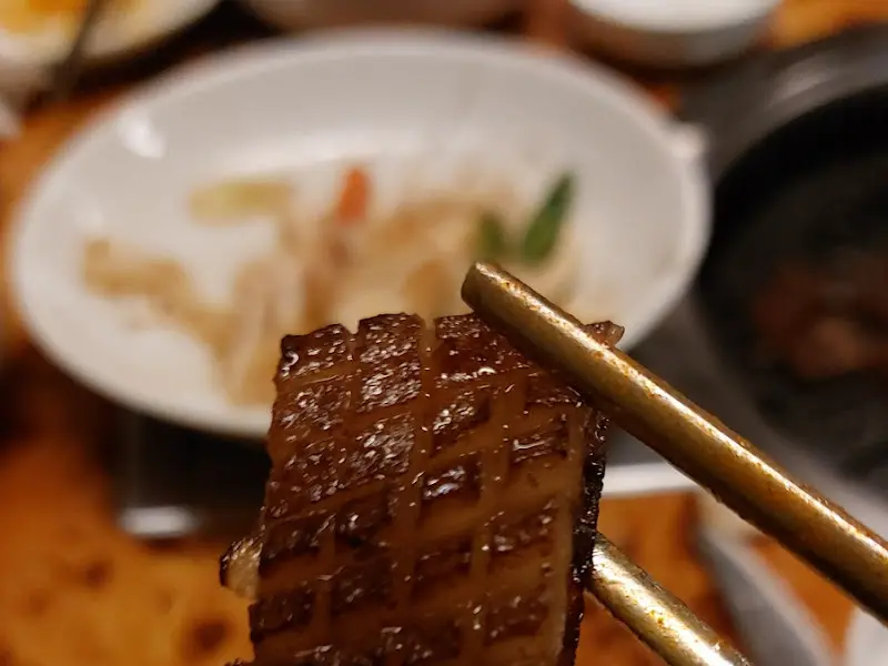 노릇하게 구워진 목살