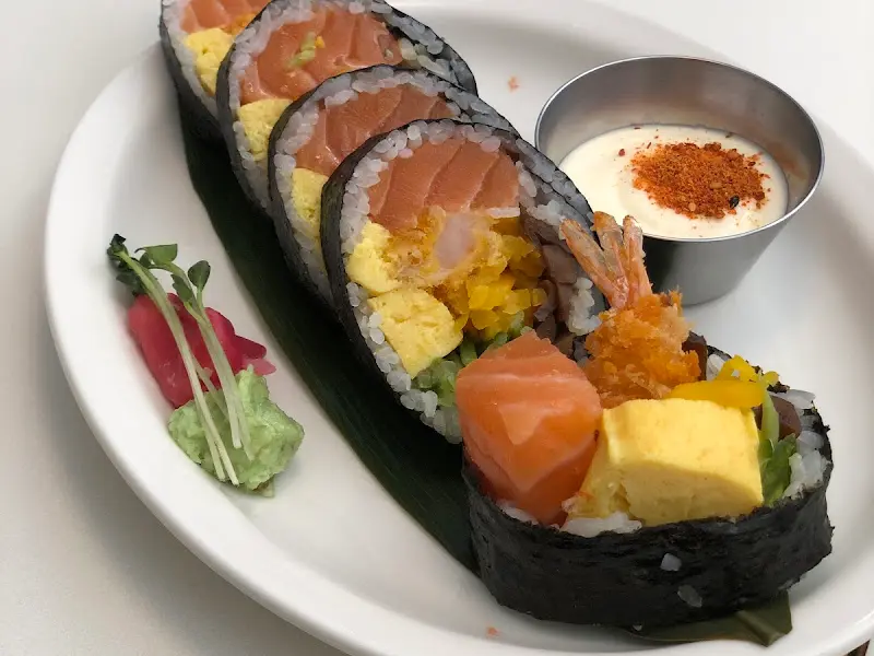 초이다이닝의 연어 후토마끼