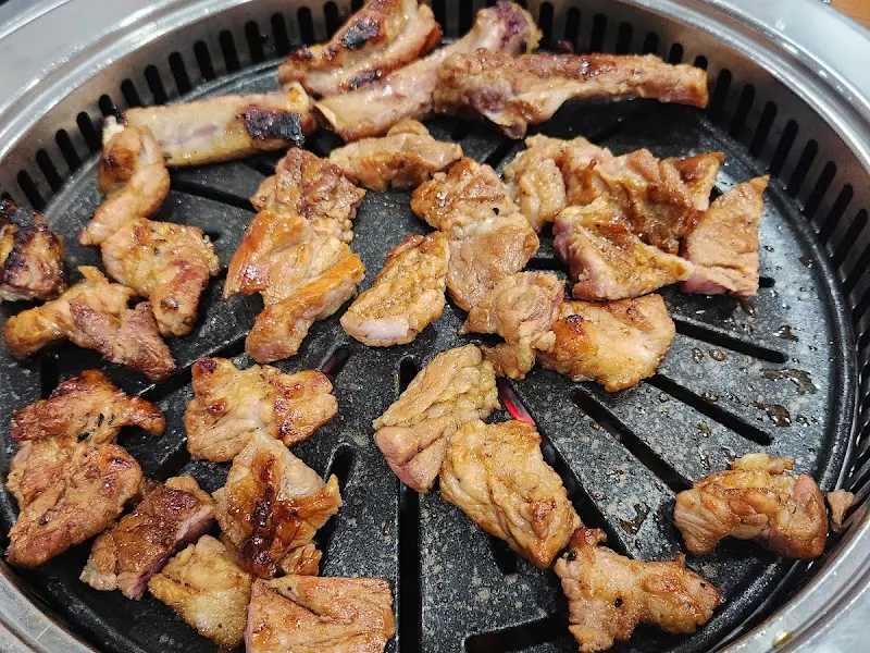 미정숯불갈비 돼지갈비 굽는 모습