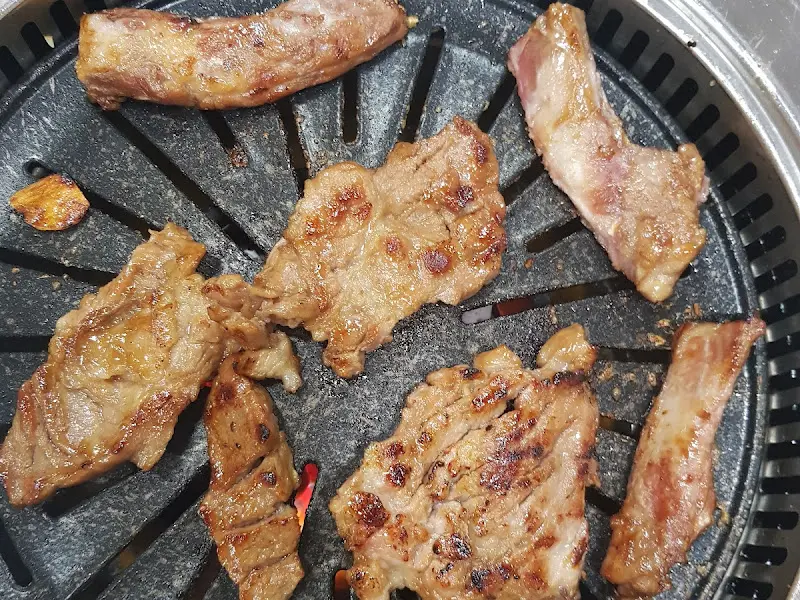 미정숯불갈비 돼지갈비 굽는 모습