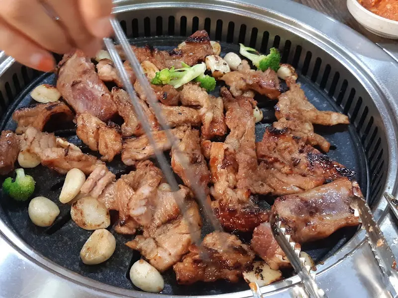 미정숯불갈비 돼지갈비 굽는 모습