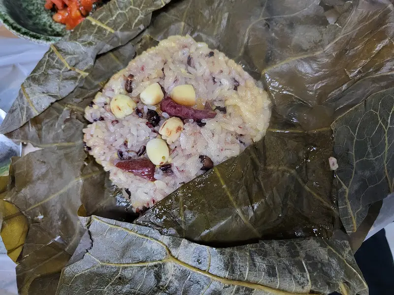 연잎밥 펼친 모습