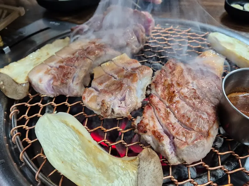 흑돼지 오겹살 구이