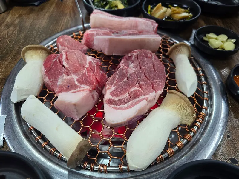 흑돼지 오겹살과 목살 구이