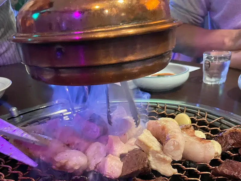 불판 위에서 익어가는 곱창