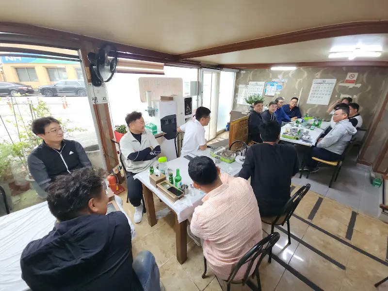 물레식당 내부 테이블