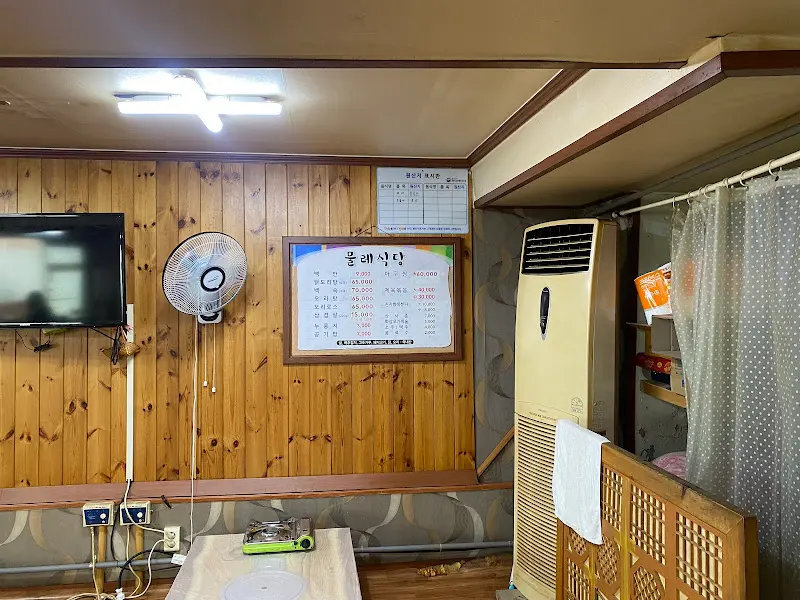 물레식당 내부 메뉴판