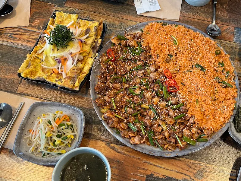 육전과 꼬막비빔밥 한상차림