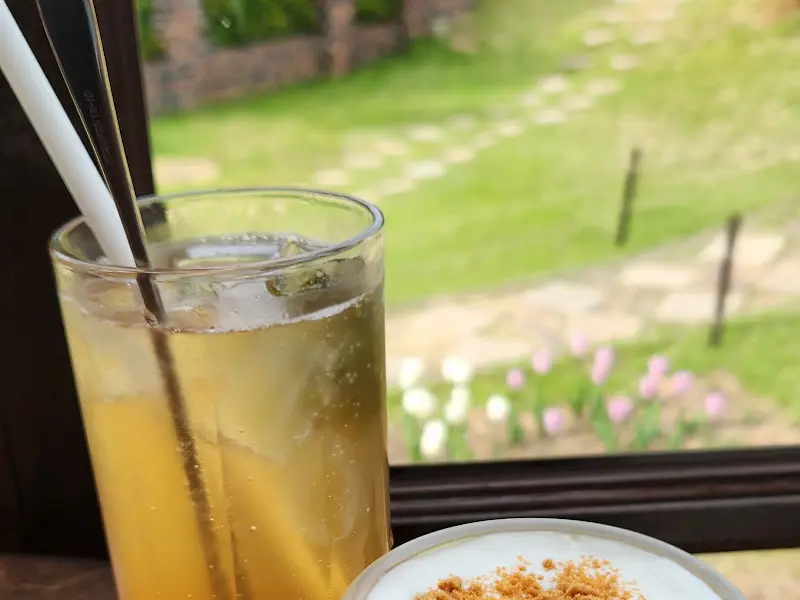 바질토마토에이드와 바다소금크림라떼