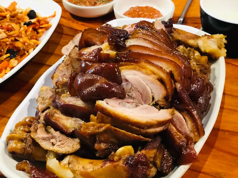 윤기가 흐르는 족발 단면