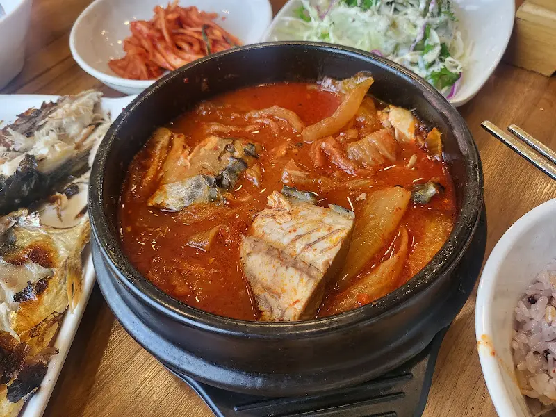 김치고등어조림과 생선구이