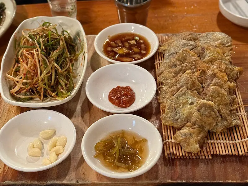 육전 한 상 차림