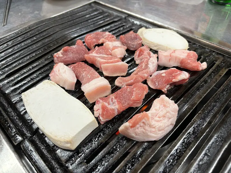 잘 구워진 뒷고기