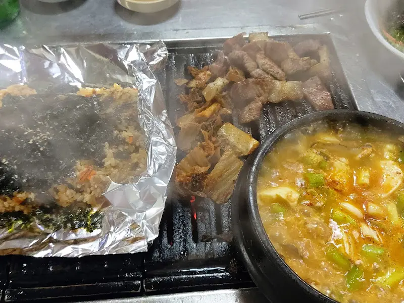 김치볶음밥과 뒷고기