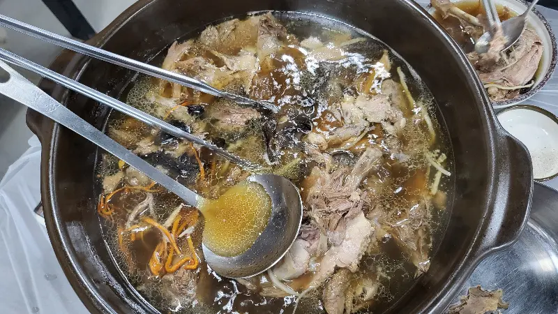 오리백숙과 능이버섯