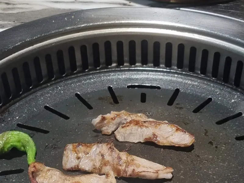 불판 위 고기 사진