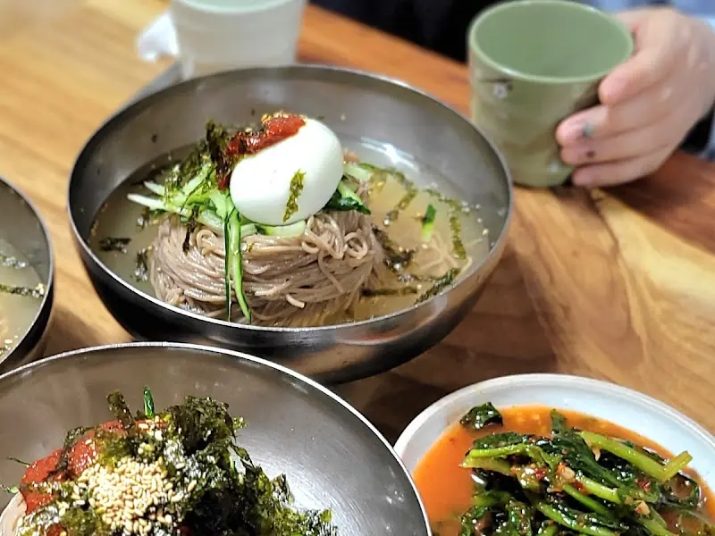 막국수와 반찬