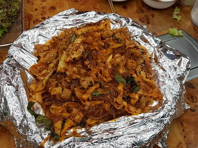 상추쌈에 싸 먹는 야채곱창