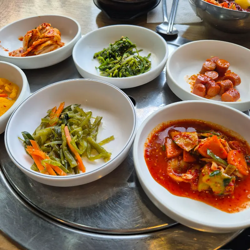 다양한 종류의 밑반찬