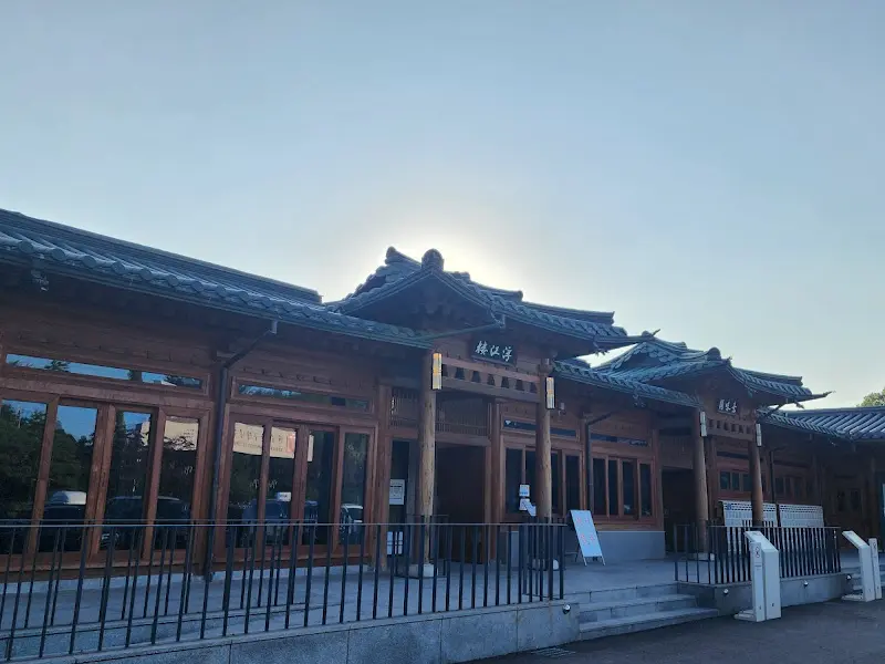 반구정 나루터집 외부 전경