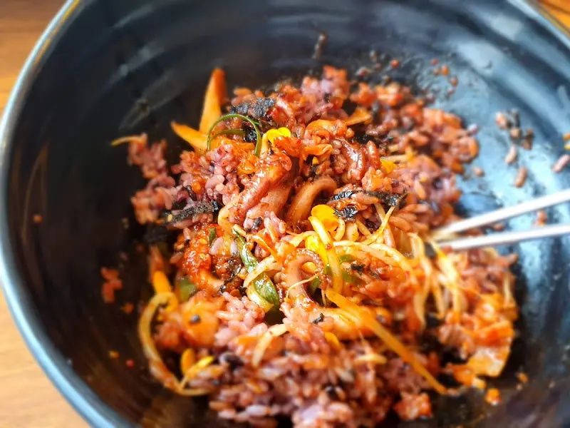비빔밥 한 입