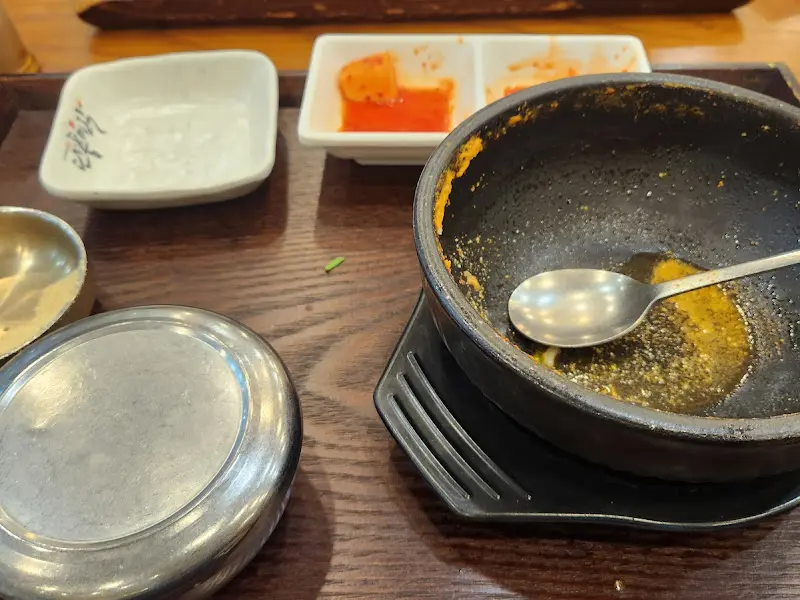 깨끗하게 비운 뚝배기