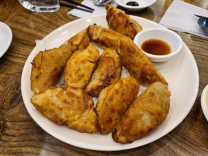 육즙 가득한 군만두