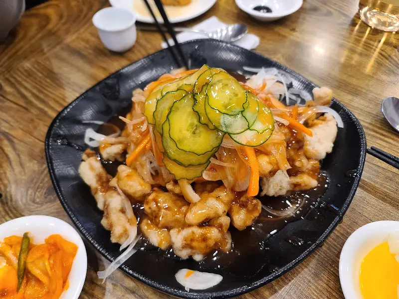 케첩 소스가 인상적인 탕수육