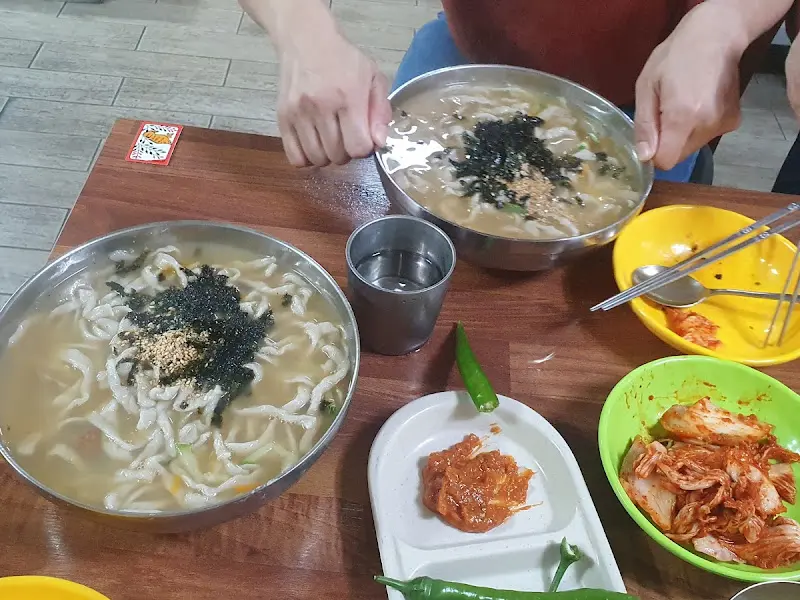칼국수와 비빔밥