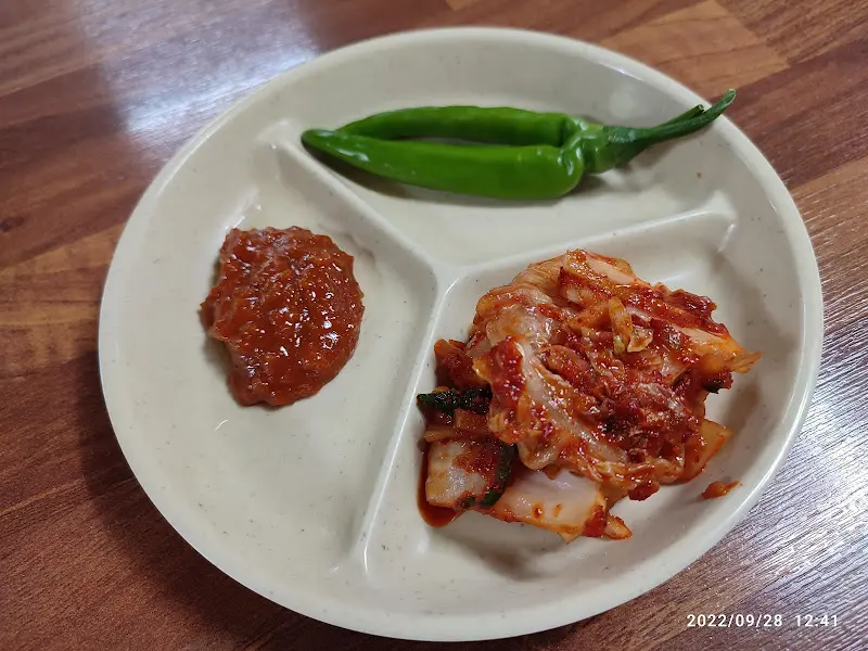 칼국수와 함께 나오는 반찬