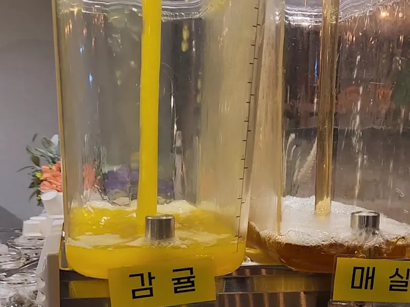 감귤 주스와 매실 주스