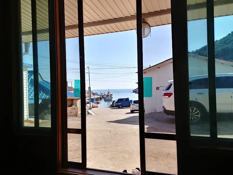 가게에서 보이는 바다