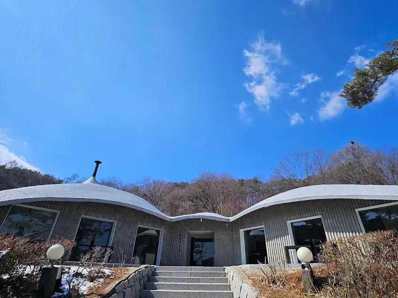 아우트로 커피 외관