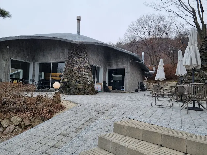 아우트로 커피 외관