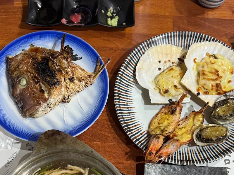 생선구이와 해산물 모듬