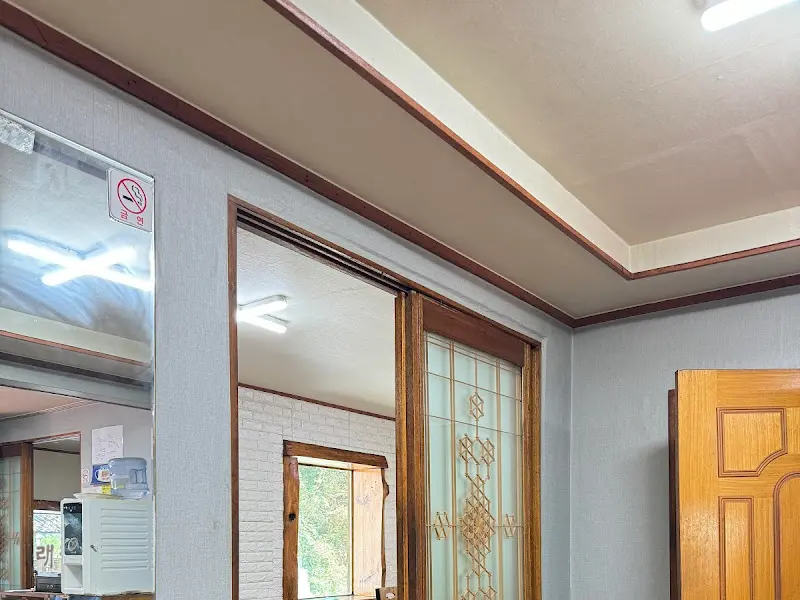 정갈한 실내 분위기