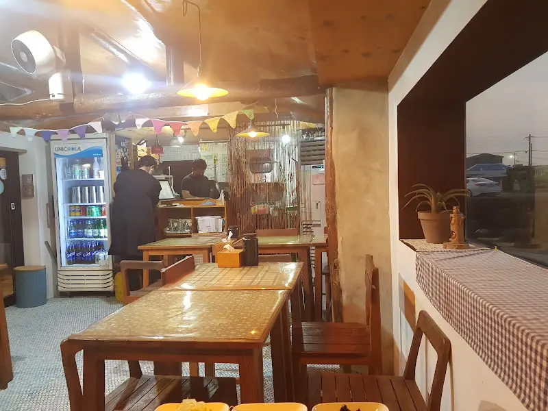아늑한 식당 내부